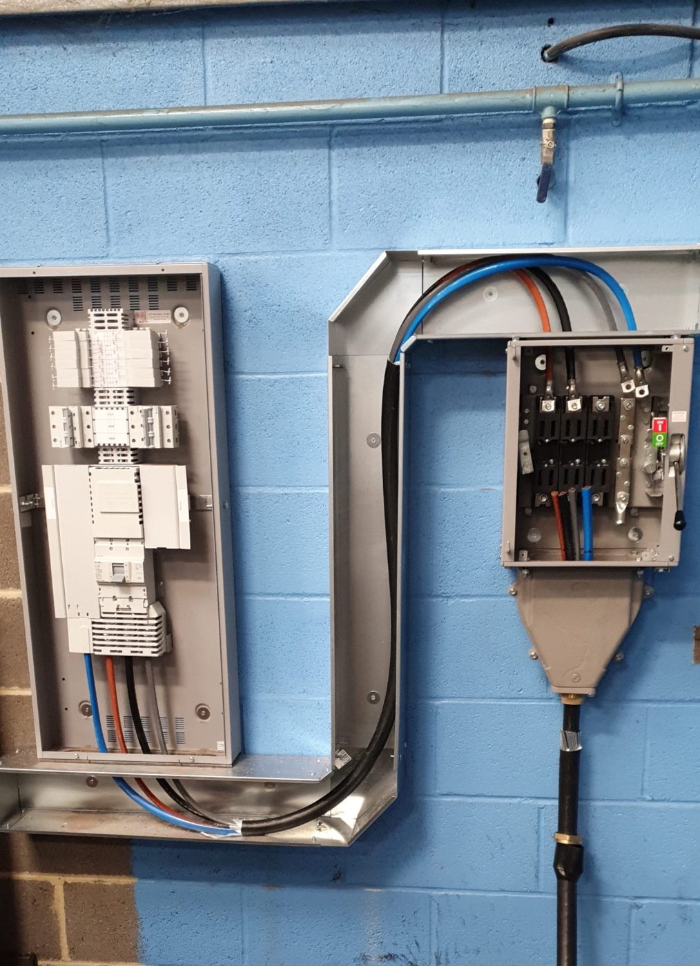 A main switch fuse and three-phase board connected by large section sub-main cables