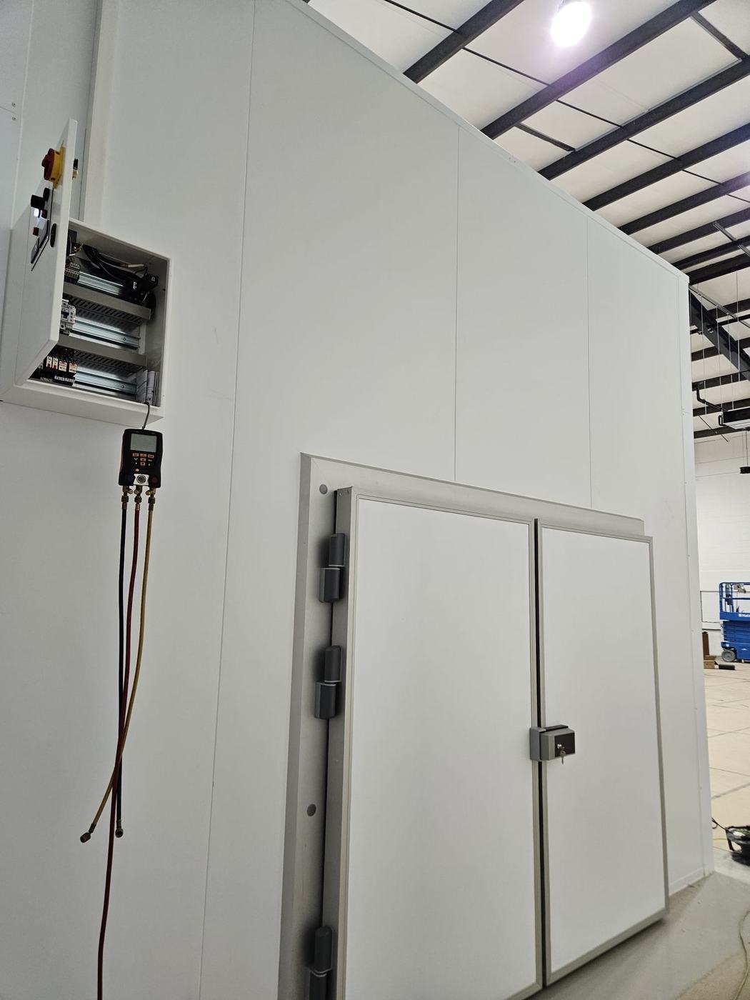 Cold room with its own dedicated supply
